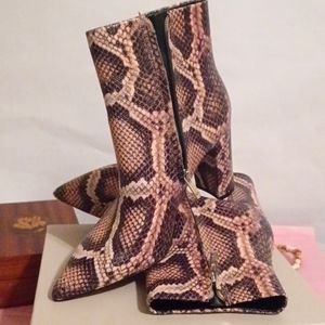 Marc Fisher LTD, pink snakeskin leather. Sz.8 Worn once! Excellent cond.